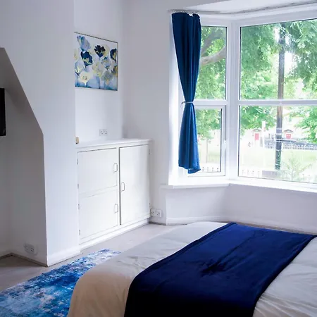 Apartment 1bed Flat Free Parking Mid To Long Discounts