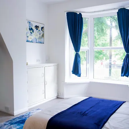 1bed Flat Free Parking Mid To Long Discounts Apartment