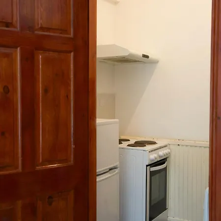 1bed Flat Free Parking Mid To Long Discounts Apartment *