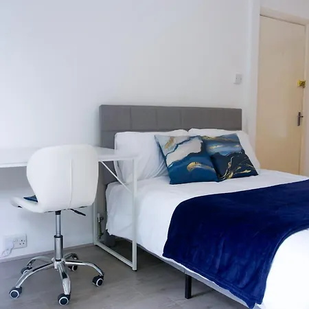 Apartment 1bed Flat Free Parking Mid To Long Discounts *